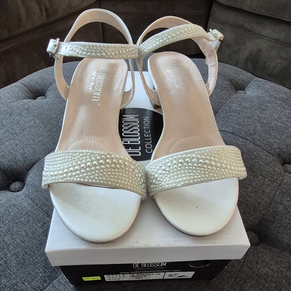 De Blossom Collection Cream Sandals with Rhinestones